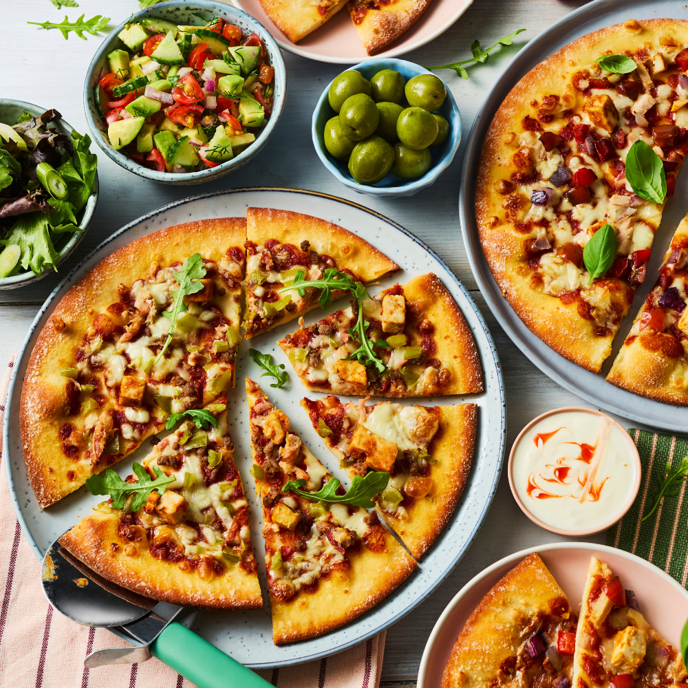 BBQ CHICKEN & BACON PIZZA